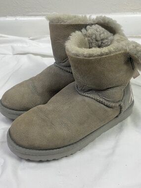 Ugg Women’s Bailey Bow II Ankle Boot Sz 7US 5.5UK Slip on Suede Gray